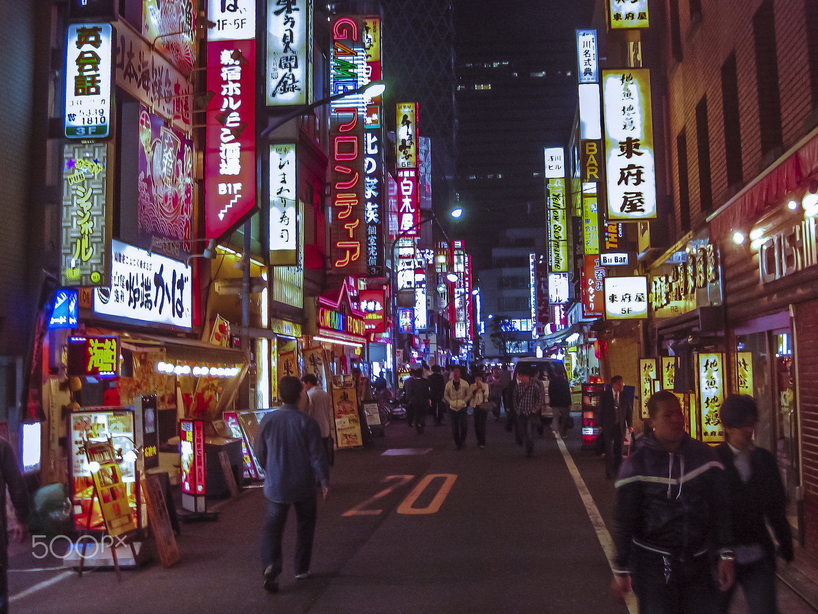 Canon PowerShot SD770 IS (Digital IXUS 85 IS / IXY Digital 25 IS) sample photo. Shinjuku at night photography