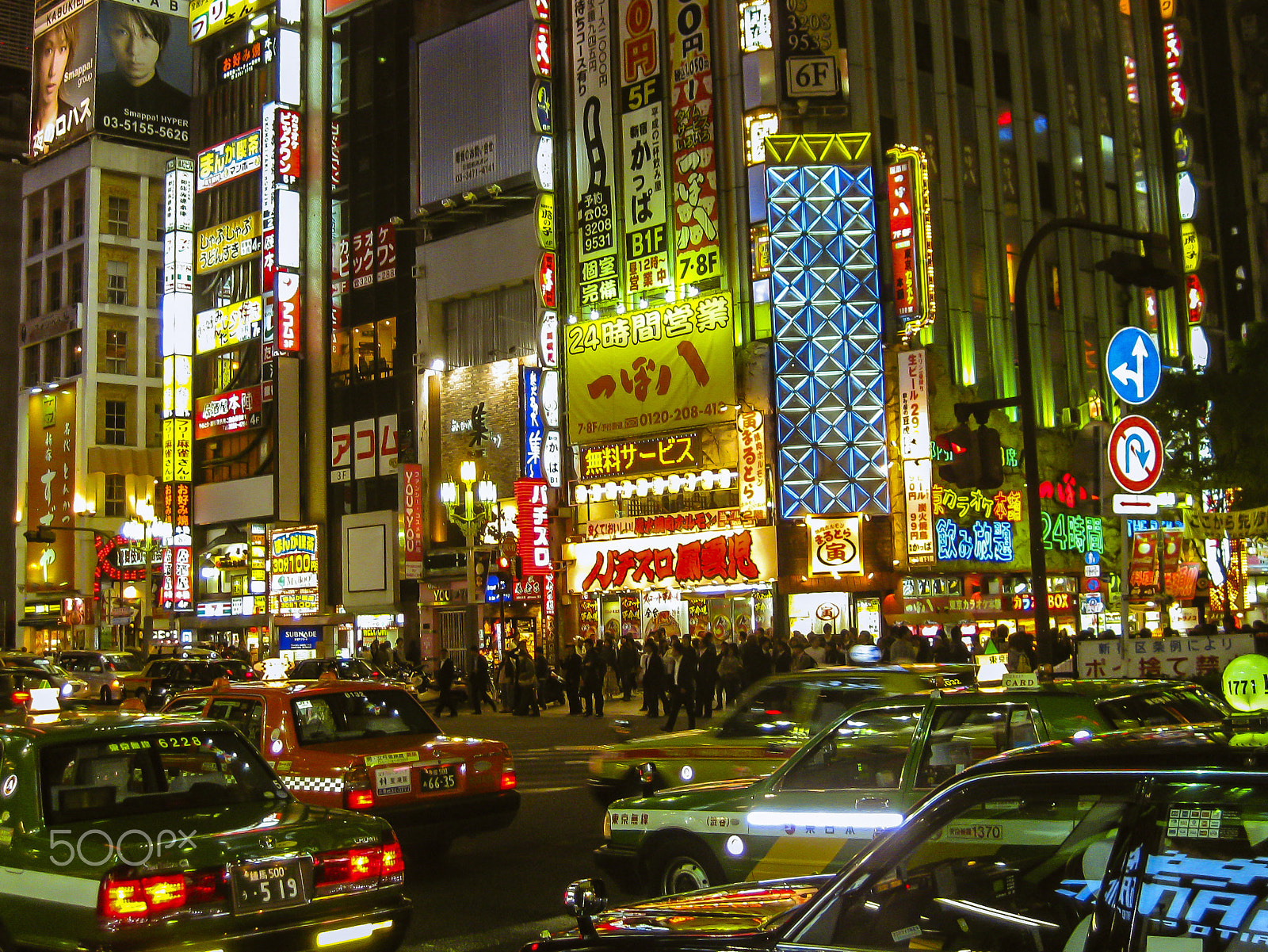 Canon PowerShot SD770 IS (Digital IXUS 85 IS / IXY Digital 25 IS) sample photo. Overwhelming shinjuku lights photography
