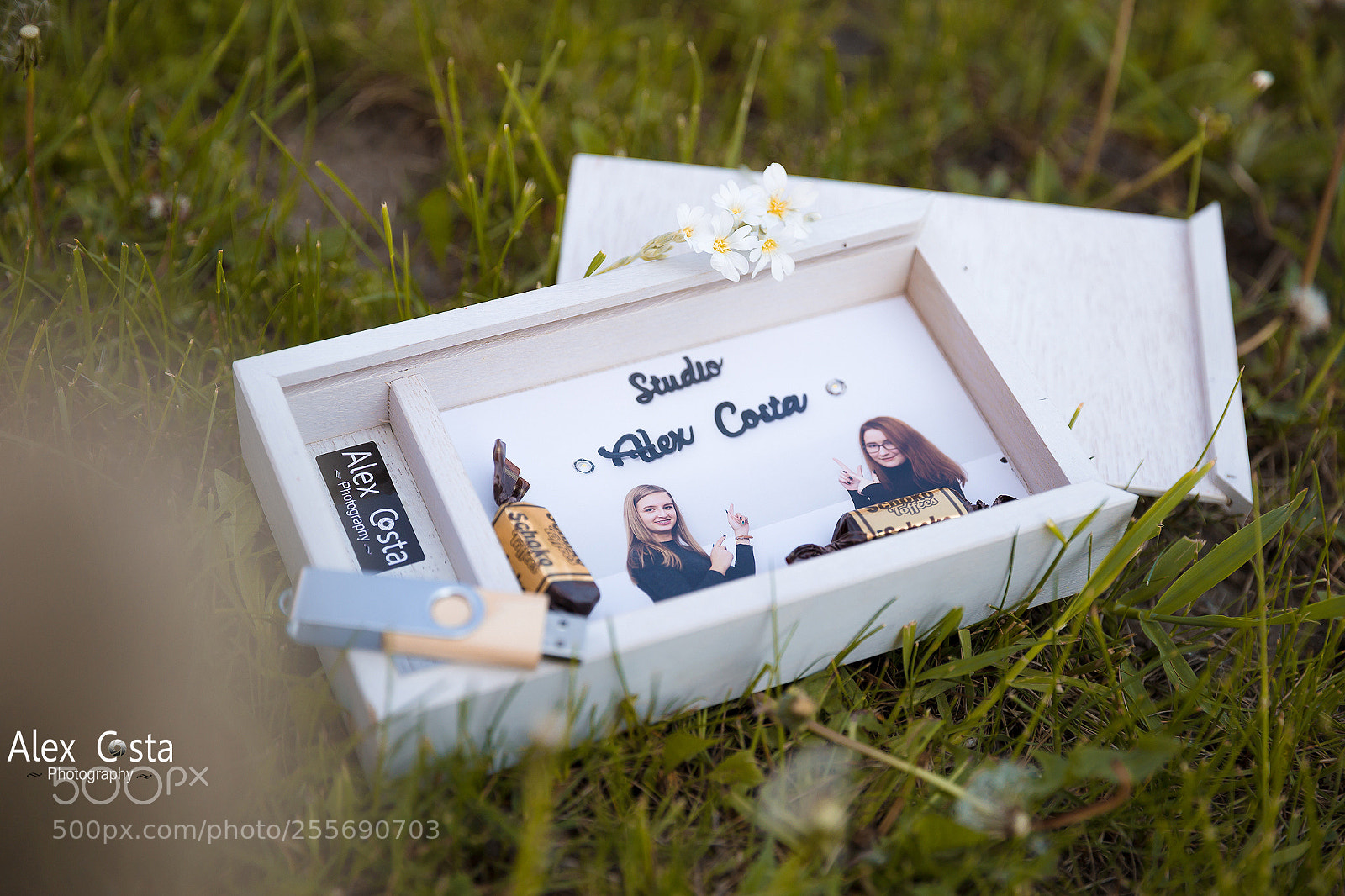 Canon EOS 6D sample photo. Cutie lemn stick usb photography