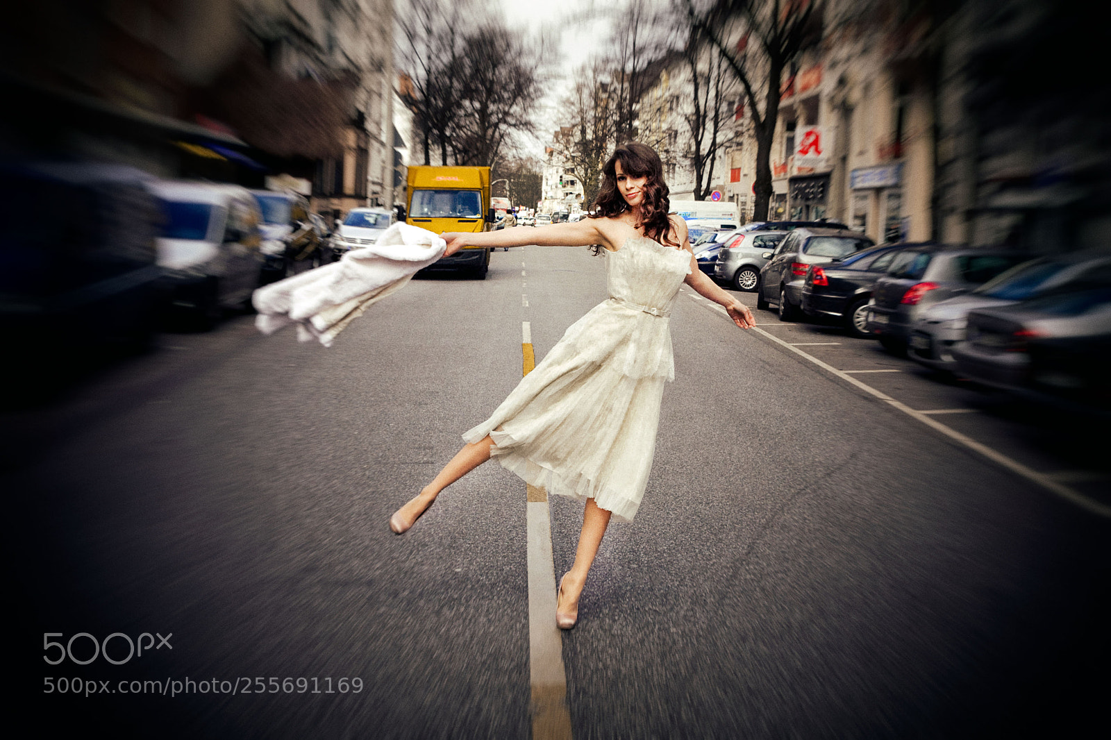 Canon EOS-1D Mark III sample photo. Daiana. street. photography
