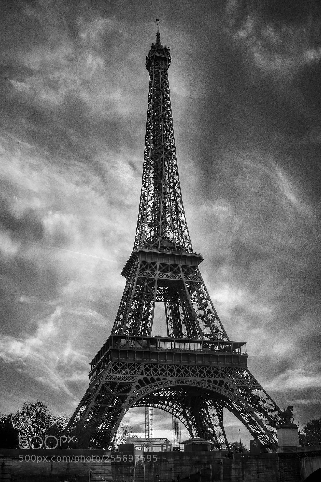 Canon EOS 550D (EOS Rebel T2i / EOS Kiss X4) sample photo. Paris eifel tower b photography