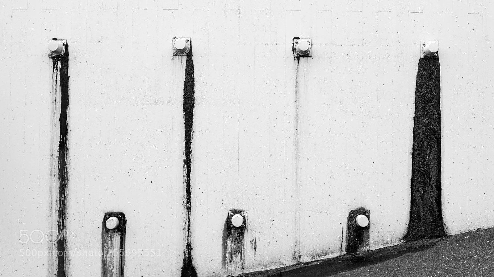 Fujifilm X100T sample photo. Sad crying wall photography