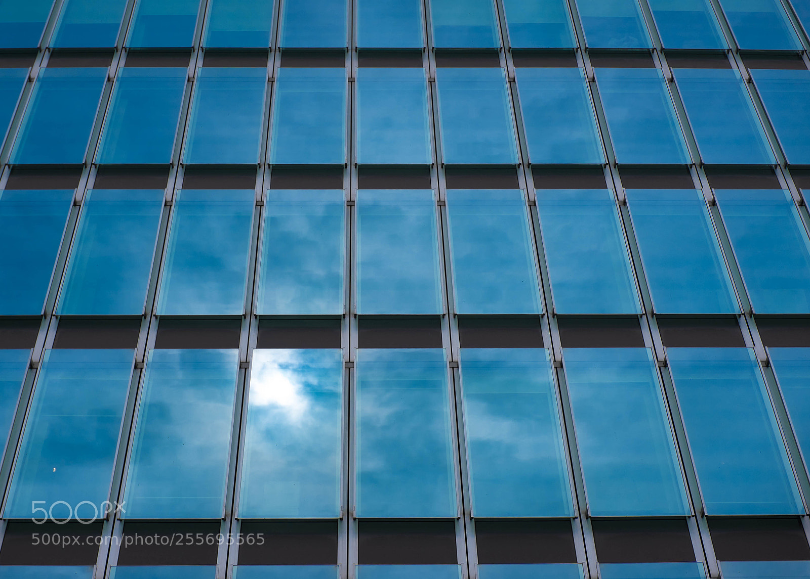 Fujifilm X100T sample photo. Sky windows photography