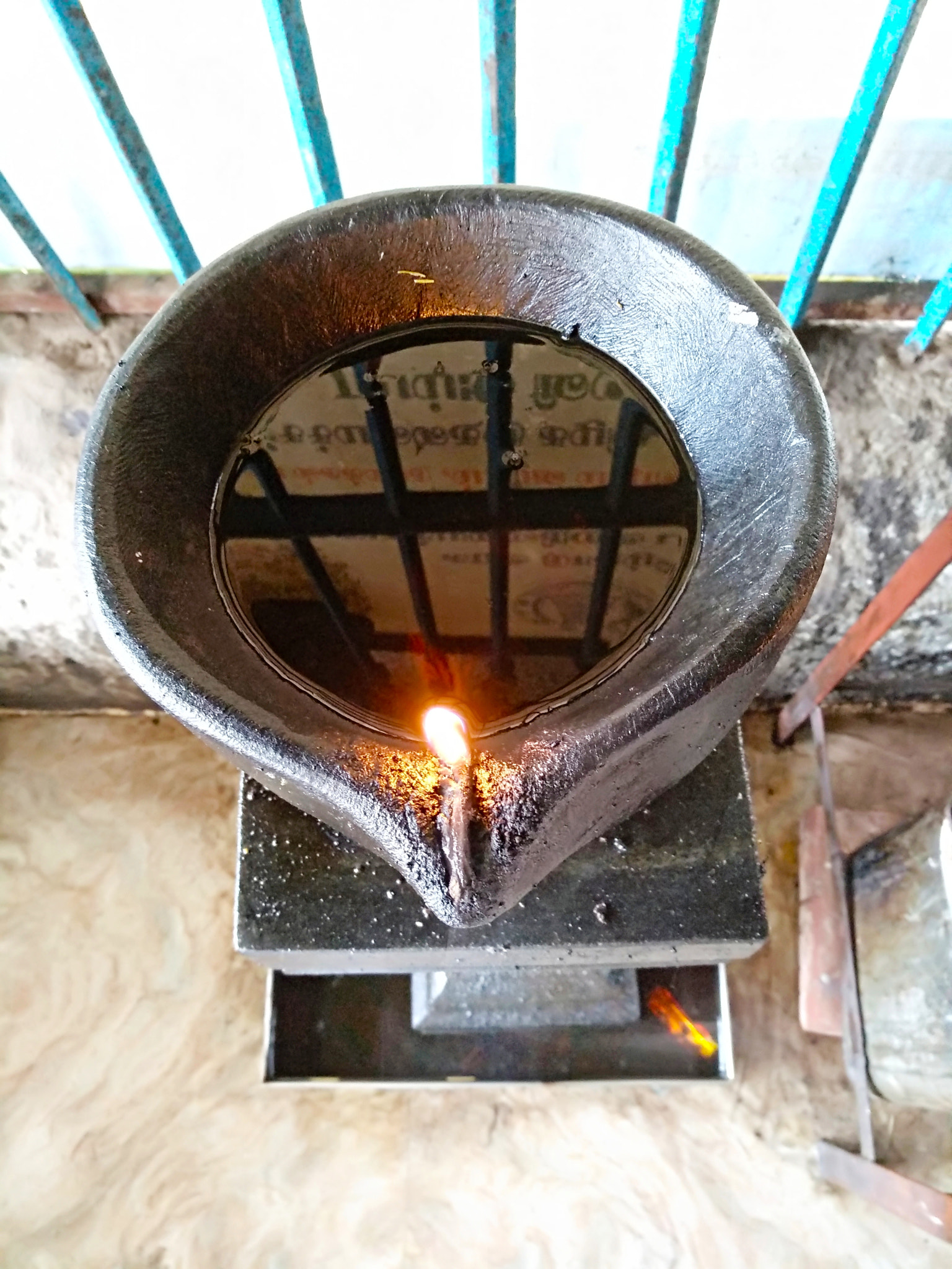 Xiaomi MI MAX 2 sample photo. Oil lamp photography