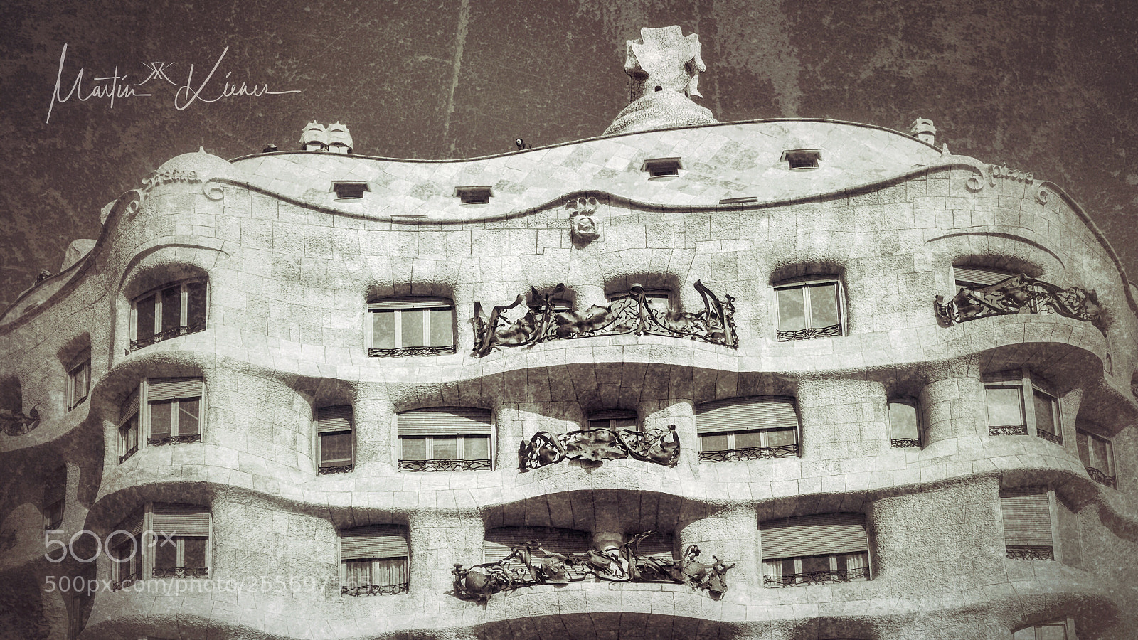 Olympus OM-D E-M1 Mark II sample photo. La pedrera - casa photography