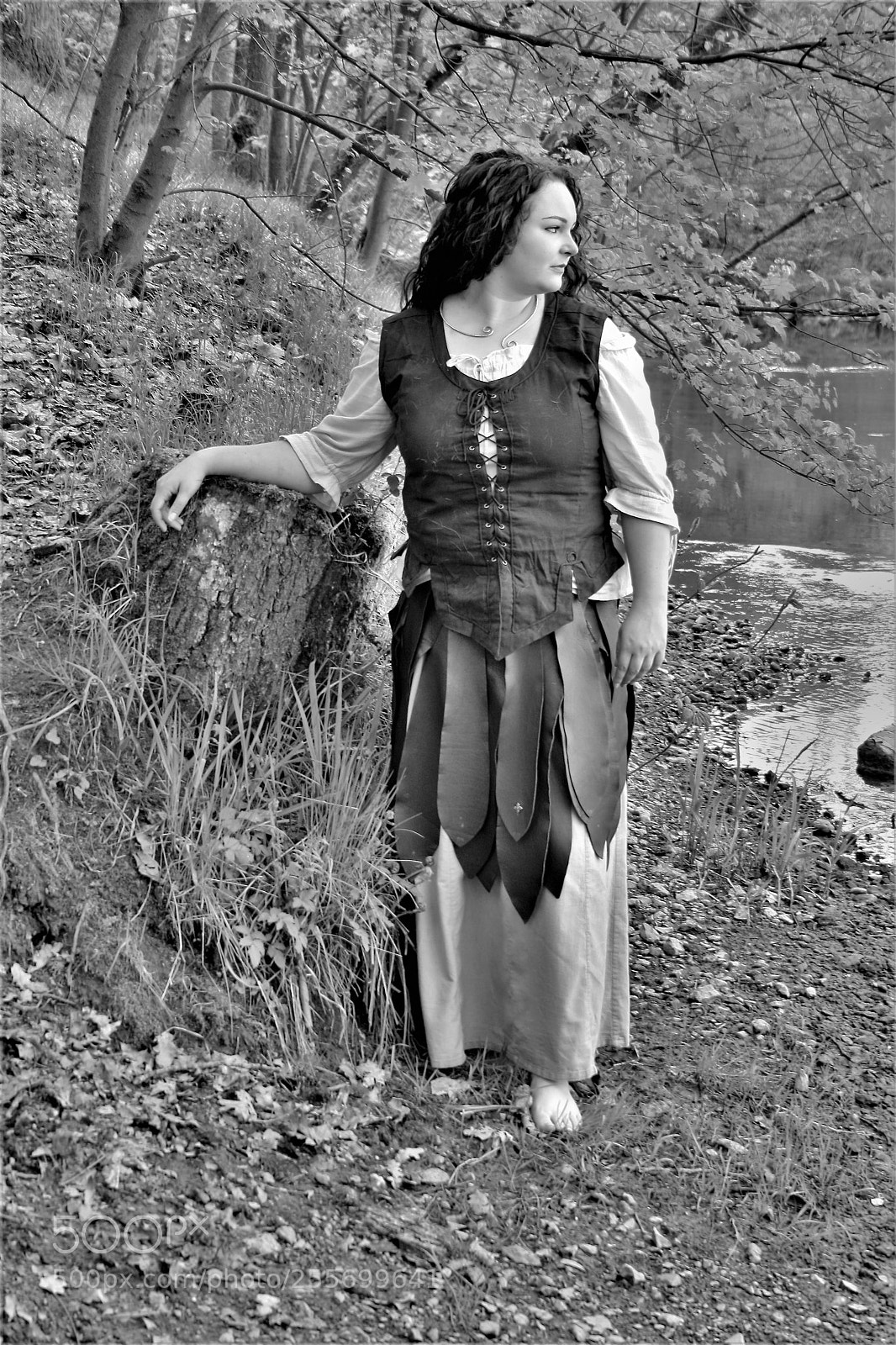 Canon EOS 1000D (EOS Digital Rebel XS / EOS Kiss F) sample photo. Young lady bw photography