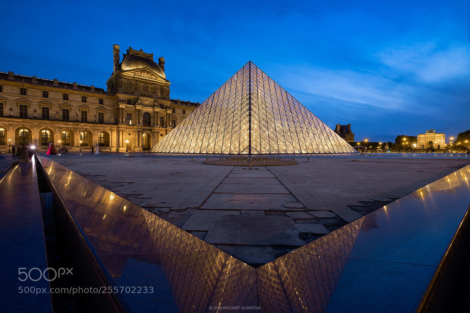 Fujifilm X-T20 sample photo. Lourve pyramid photography