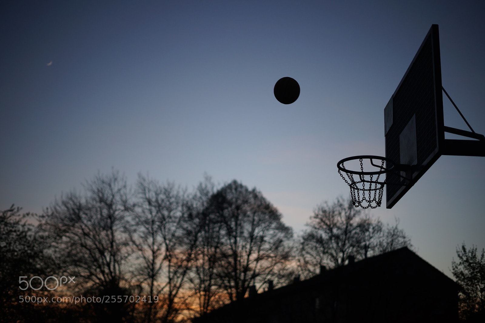 Sony a7 sample photo. Basketball endgame photography