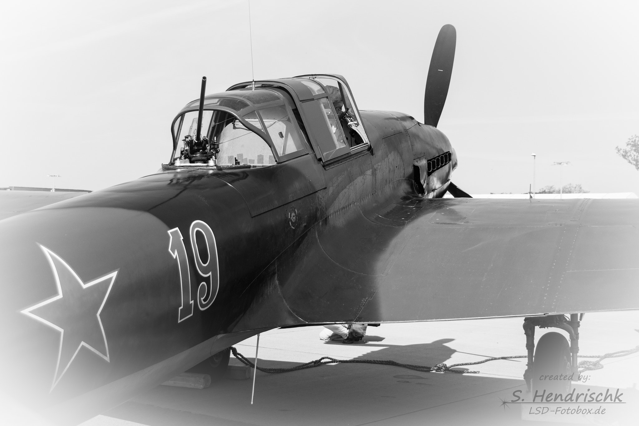 Samsung NX300M sample photo. Il2 sturmovik b/w photography