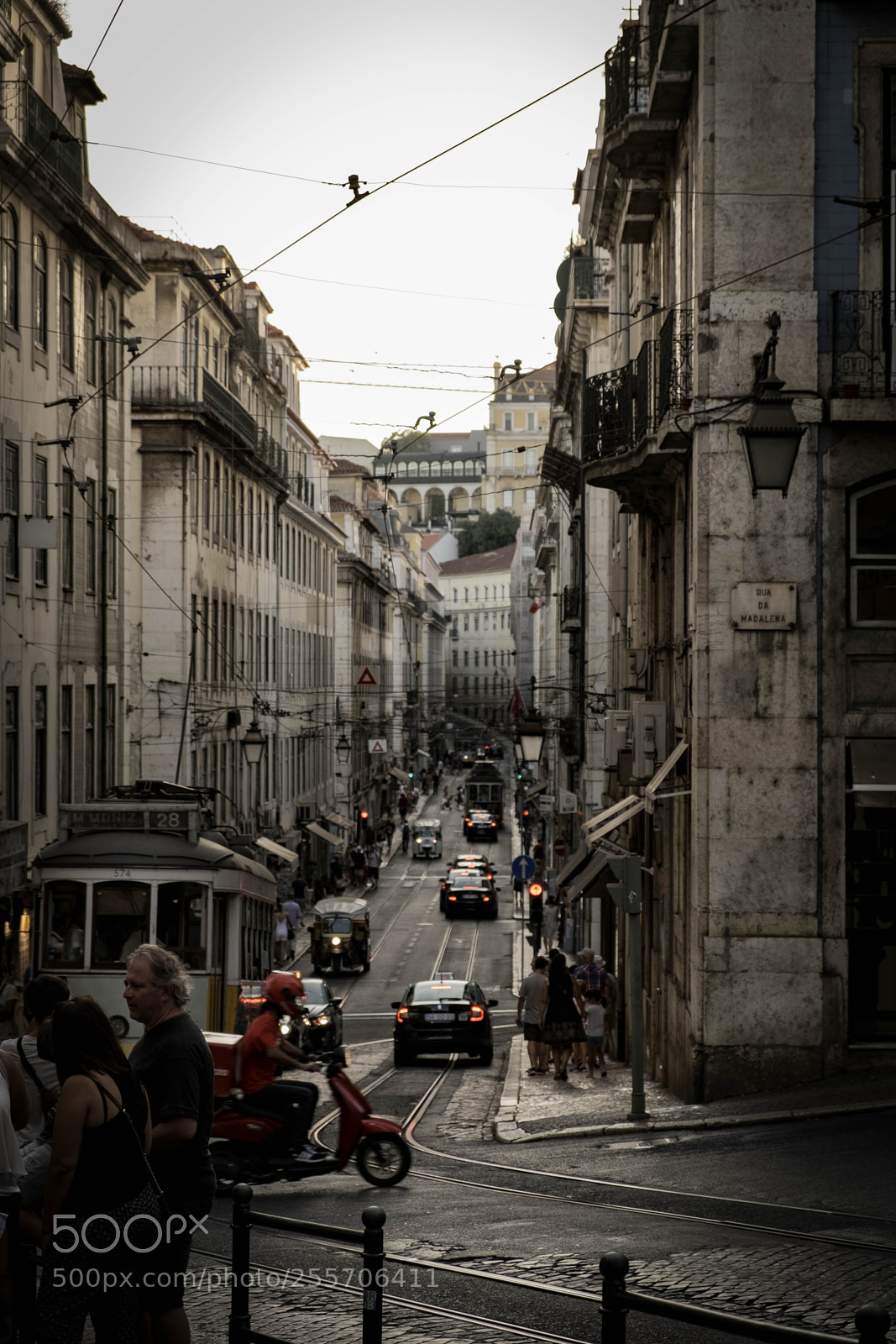 Fujifilm X-T2 sample photo. Lisboa and ppl photography