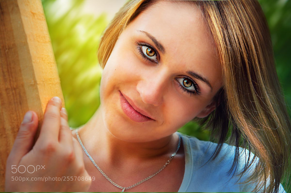 Nikon D90 sample photo. Young woman smiles photography