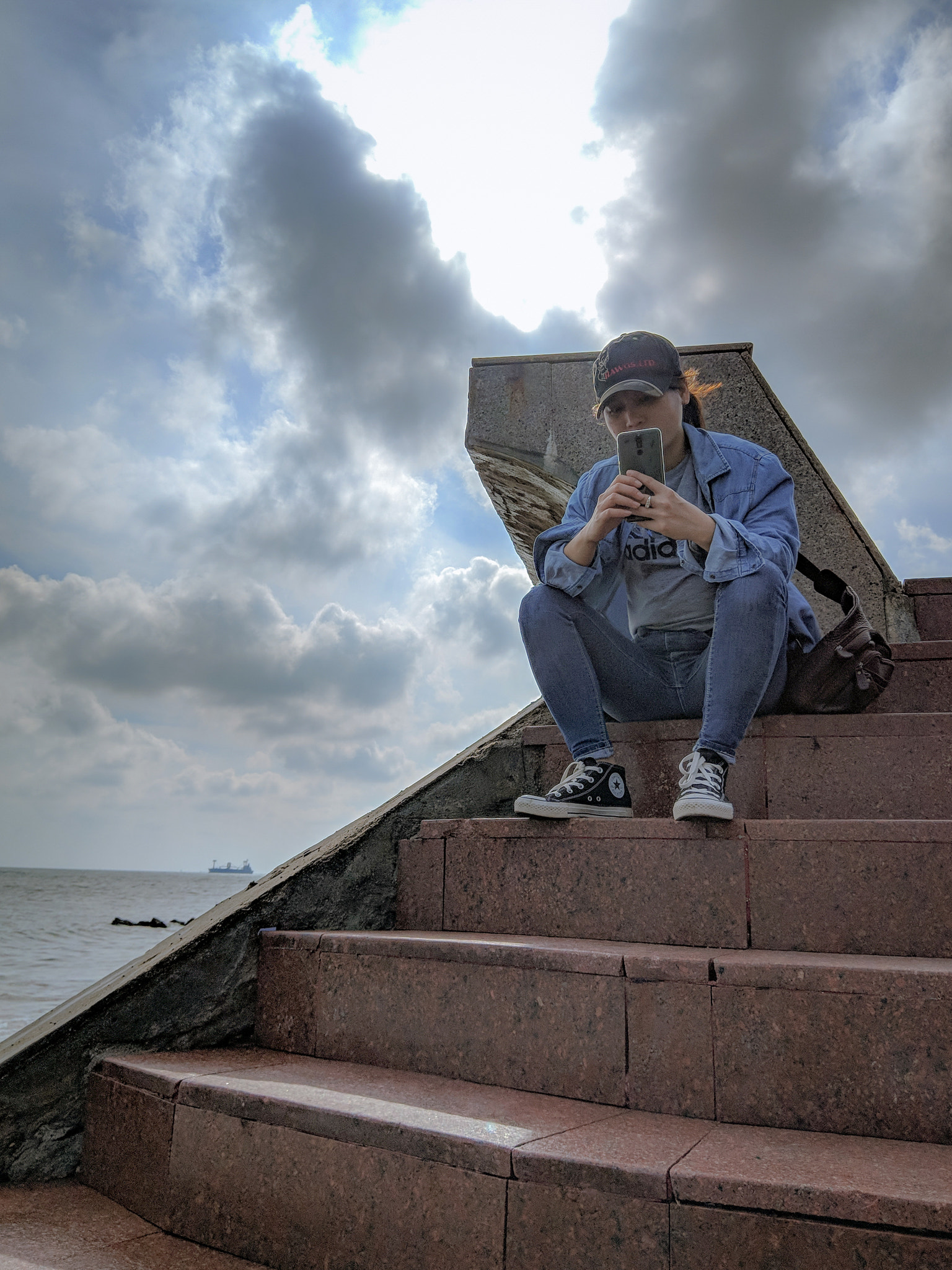HTC U11 sample photo. Cloud and she photography