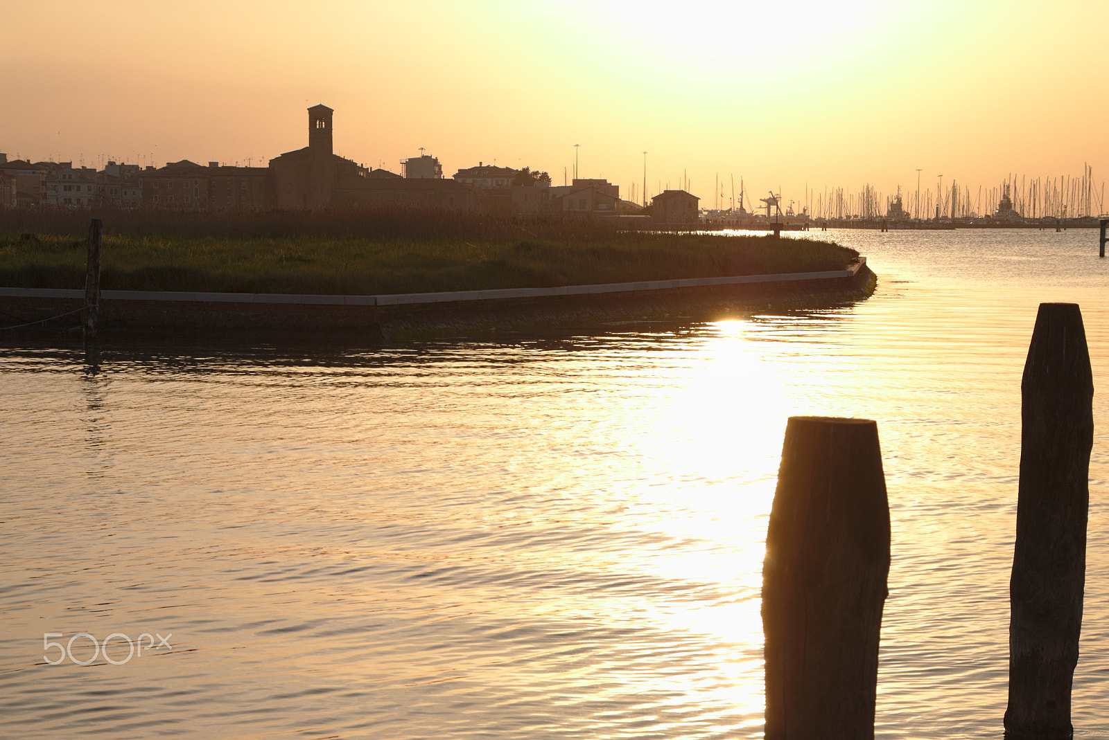 Canon EOS 70D + Canon TS-E 90mm F2.8 Tilt-Shift sample photo. Evening photography