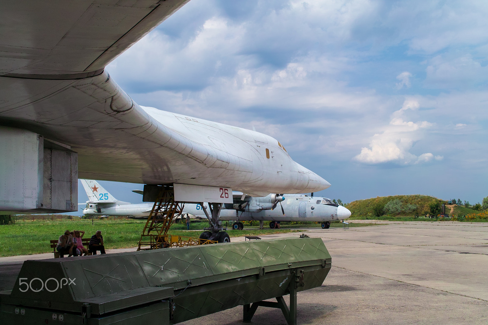 Sigma DP2 sample photo. Under the wing of strategic bomber tu-160 photography