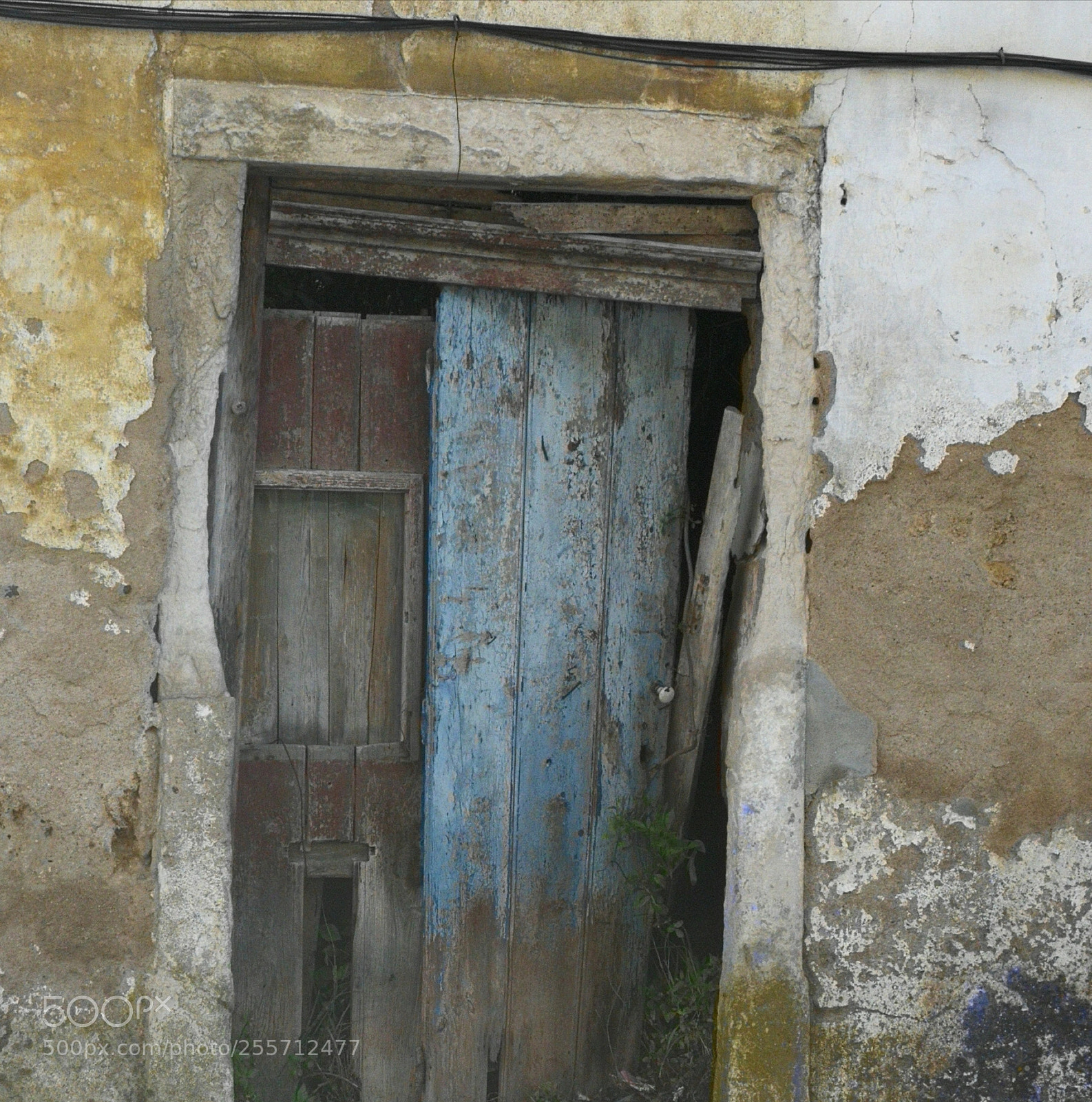 HUAWEI P10 sample photo. Old door photography