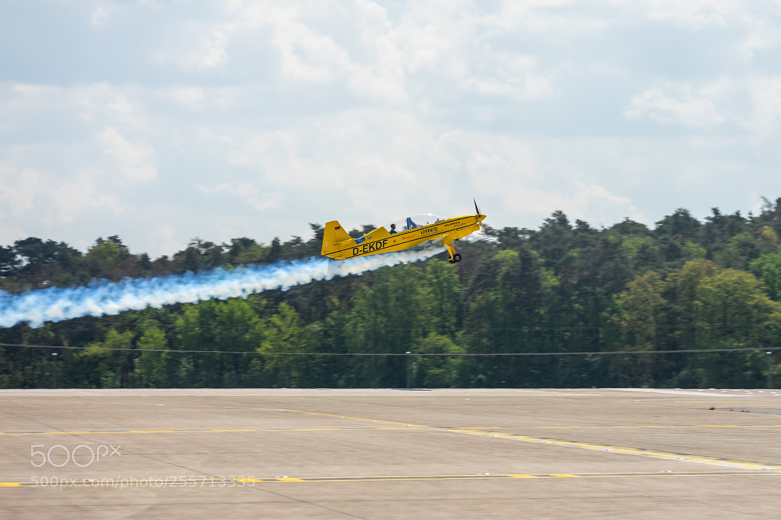 Sony a7 II sample photo. Takeoff of aerobatic aircraft photography
