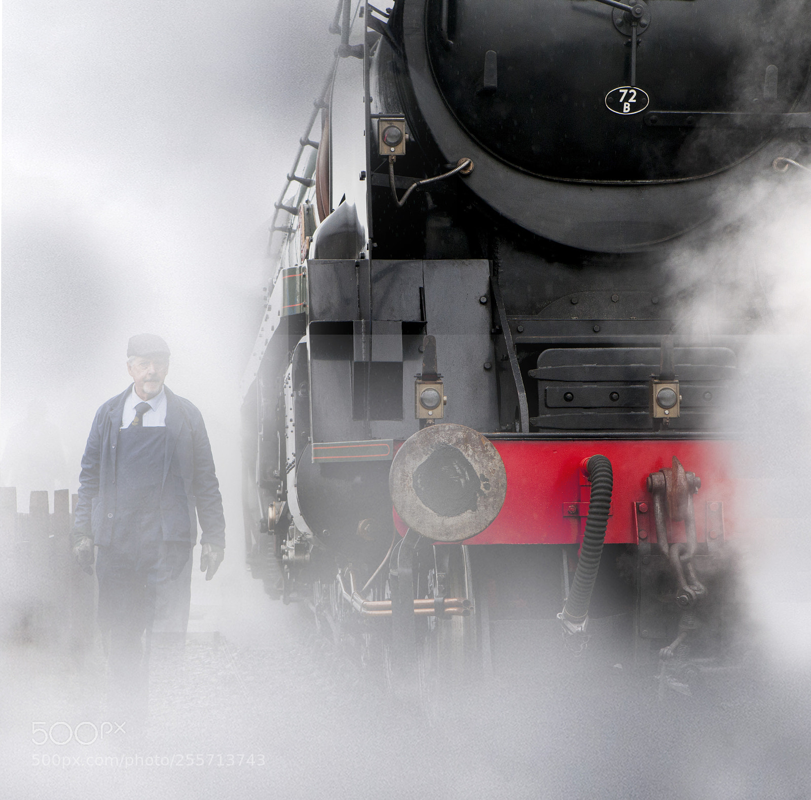 Canon EOS 5D Mark II sample photo. At toddington rail station photography
