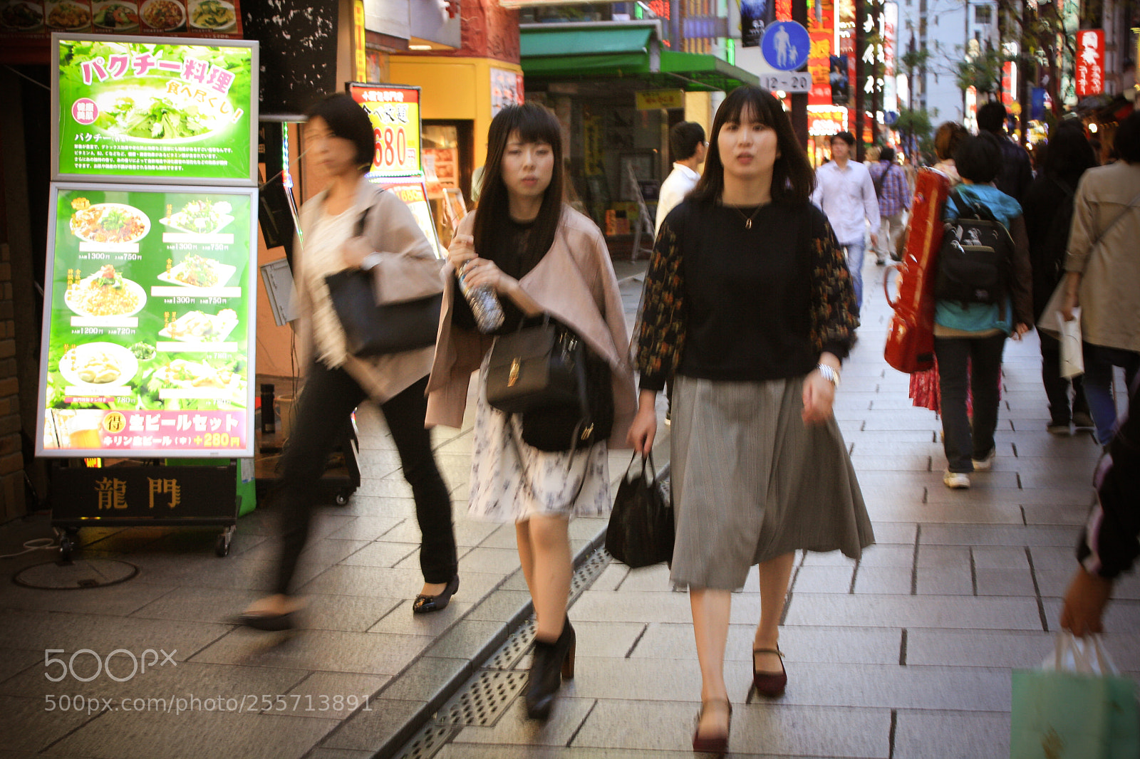 Canon EOS 1000D (EOS Digital Rebel XS / EOS Kiss F) sample photo. Night time in chinatown photography