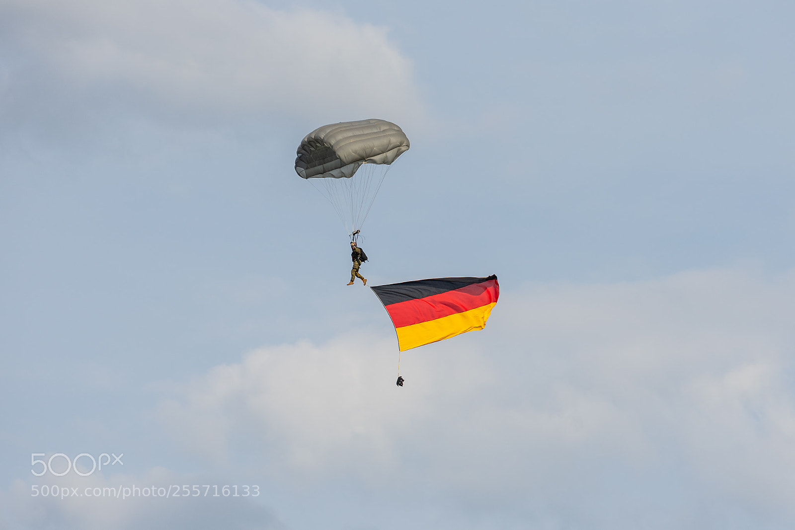 Sony a7 II sample photo. Military paratrooper with the photography