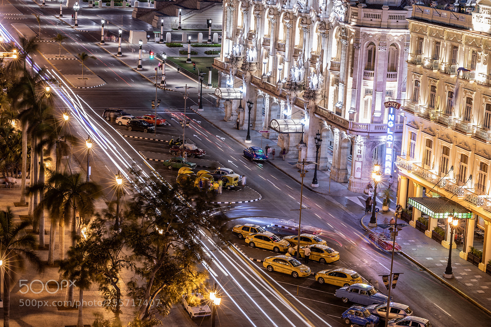 Canon EOS 5D Mark IV sample photo. Havana by night photography