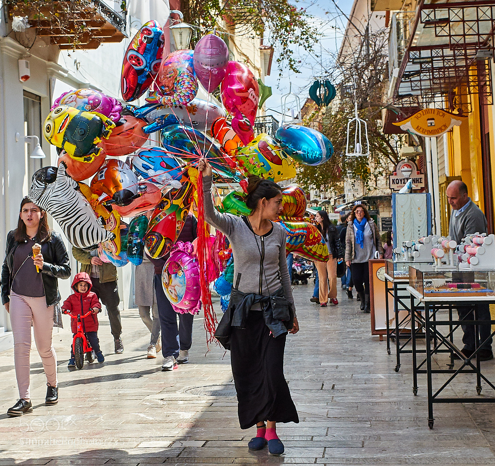 Ricoh GR II sample photo. The balloon seller photography
