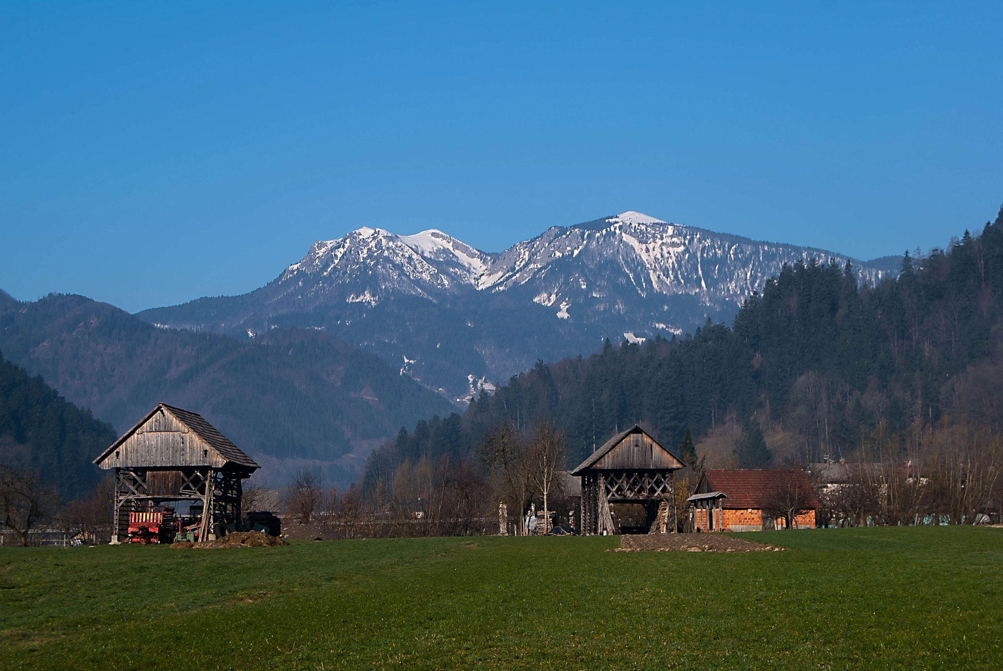 Sony Alpha DSLR-A330 sample photo. Hayrack photography