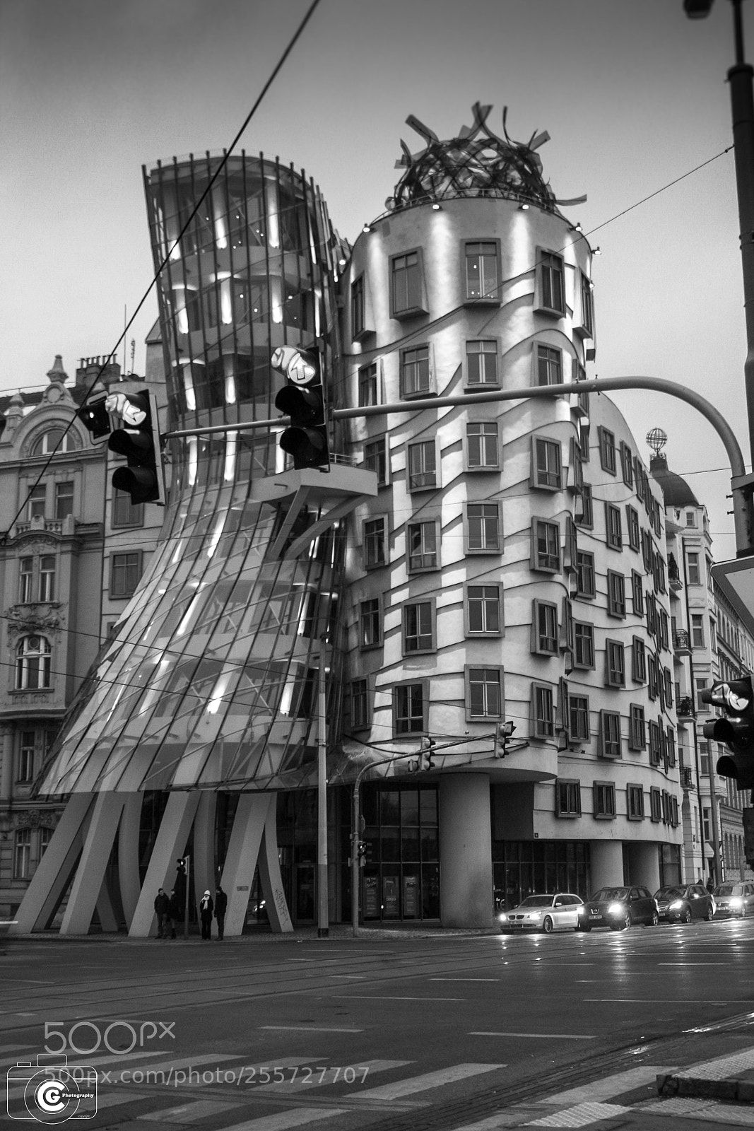 Canon EOS 400D (EOS Digital Rebel XTi / EOS Kiss Digital X) sample photo. Dancing house of prague photography