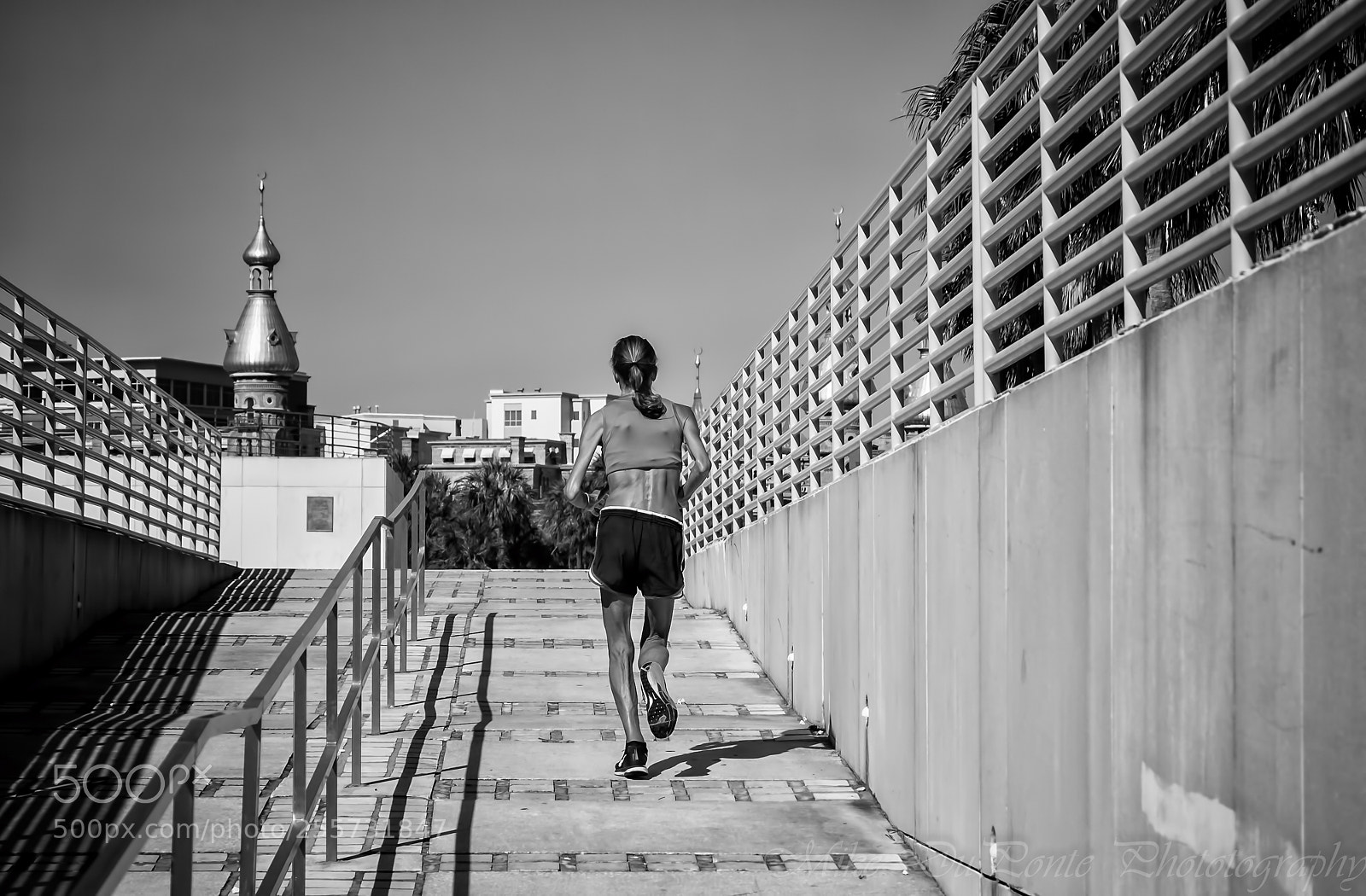 Panasonic Lumix DMC-G1 sample photo. Morning run photography