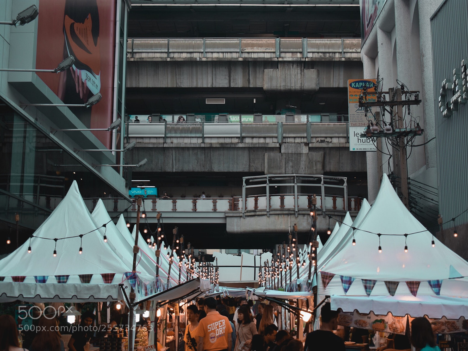 Nikon D3400 sample photo. Bustling photography