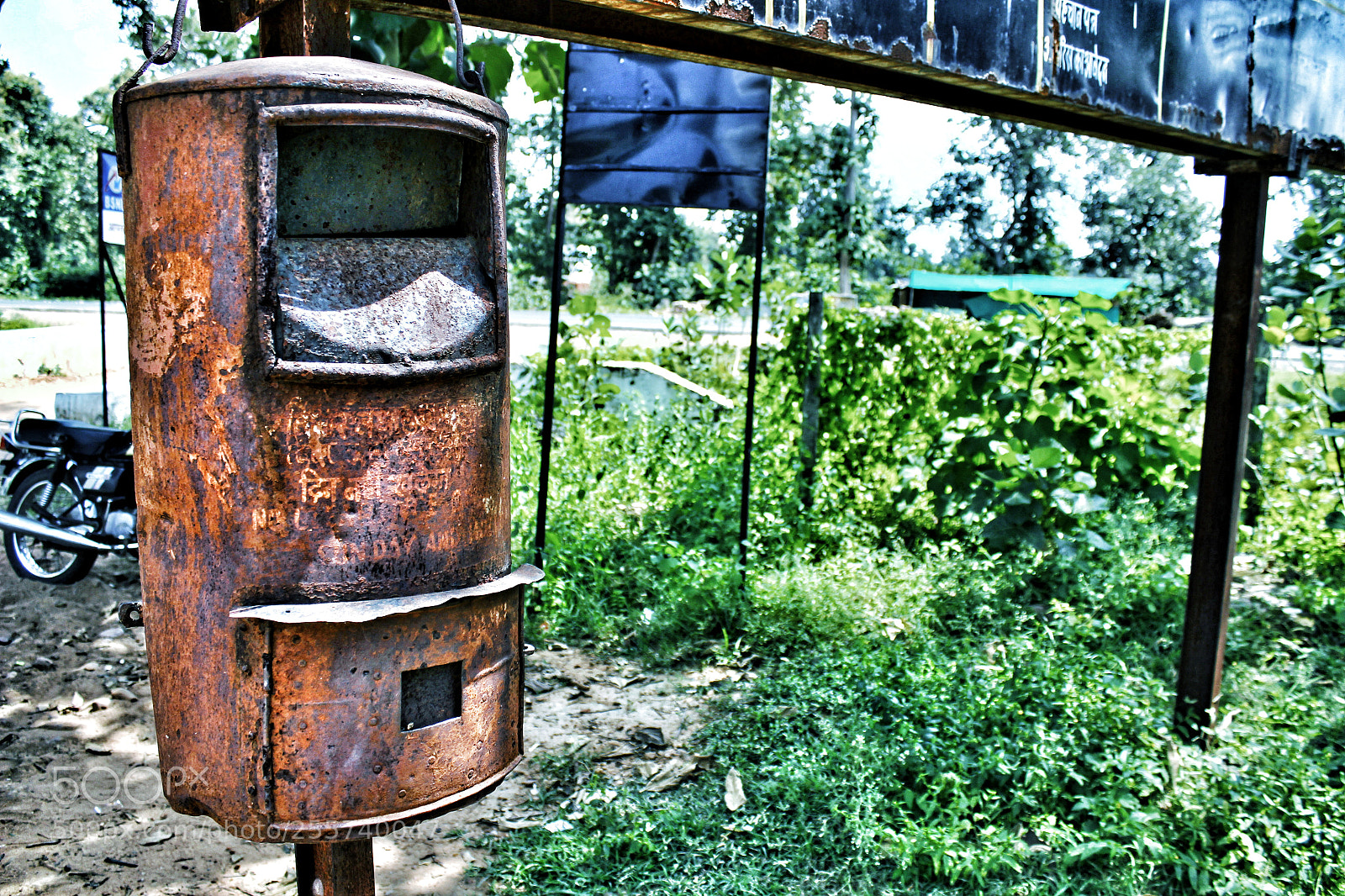 Canon EOS 600D (Rebel EOS T3i / EOS Kiss X5) sample photo. Old post box photography