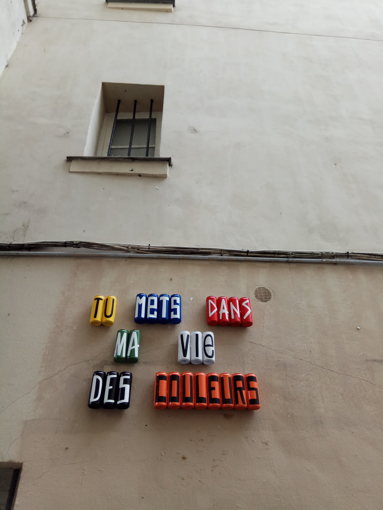 Xiaomi Redmi Note 4X sample photo. Des cannettes en couleur passagedes abbesses. photography