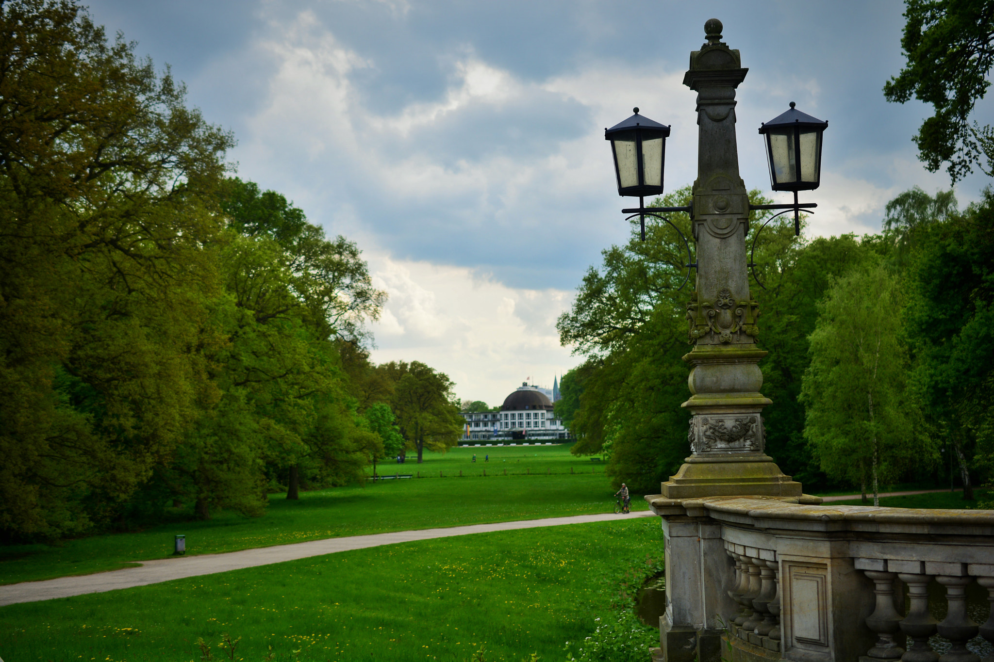 Nikon D5200 + Nikon AF-S DX Micro Nikkor 40mm F2.8 sample photo. Parkhotel bremen (bürgerparkseite) photography