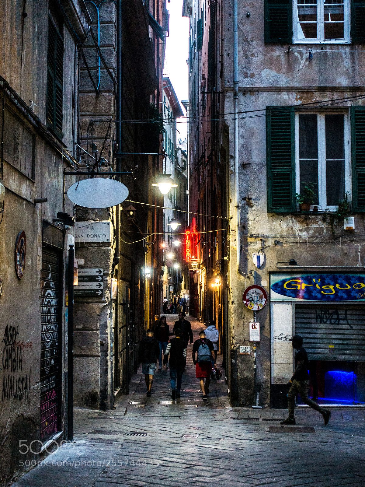 Sony Cyber-shot DSC-RX100 III sample photo. Genoa's alley photography