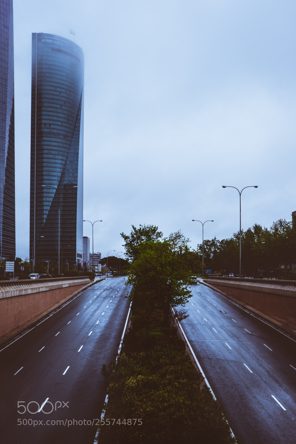 Fujifilm X-T20 sample photo. Rainy dawn in madrid photography