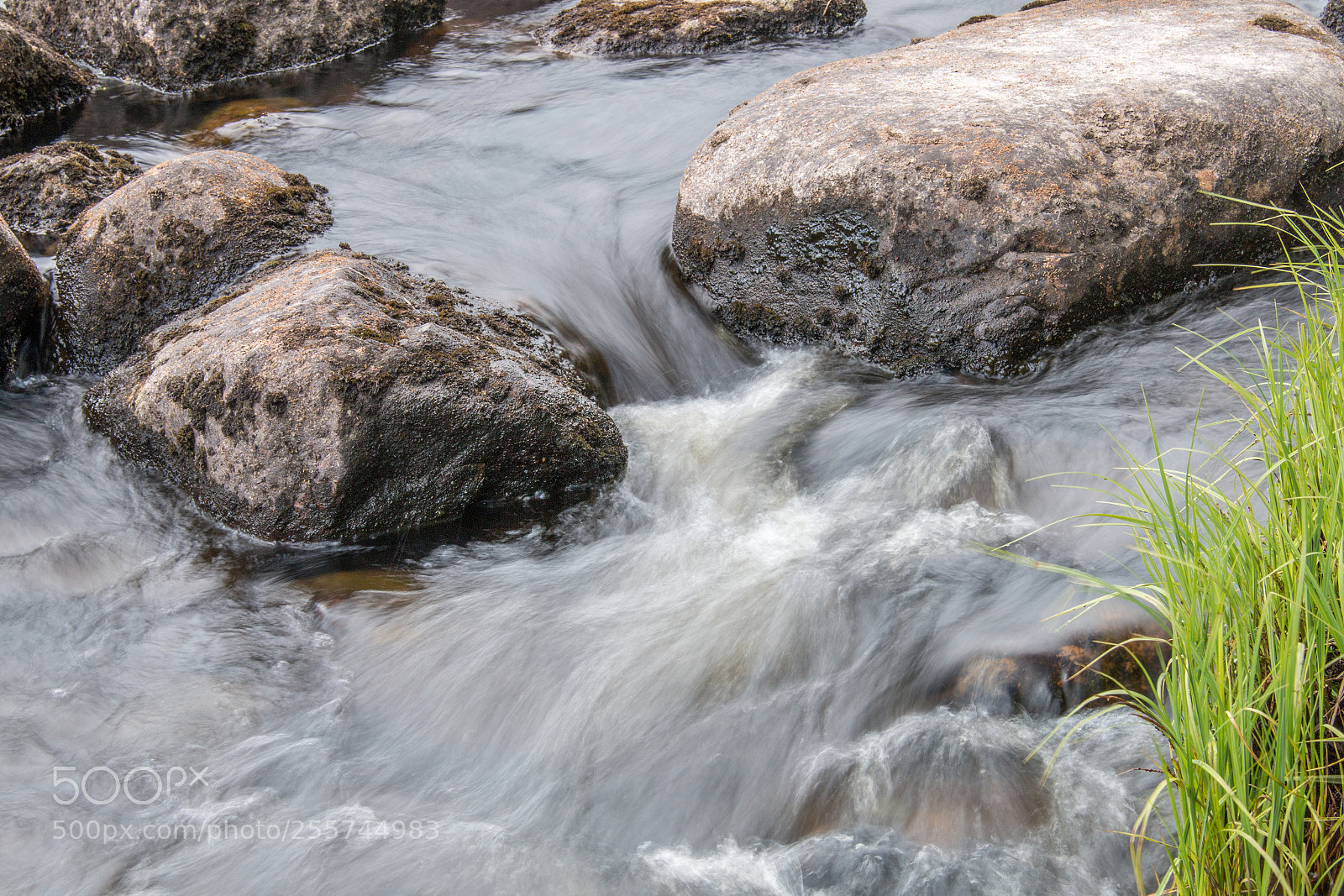 Canon EOS 70D sample photo. Flowing between rocks photography
