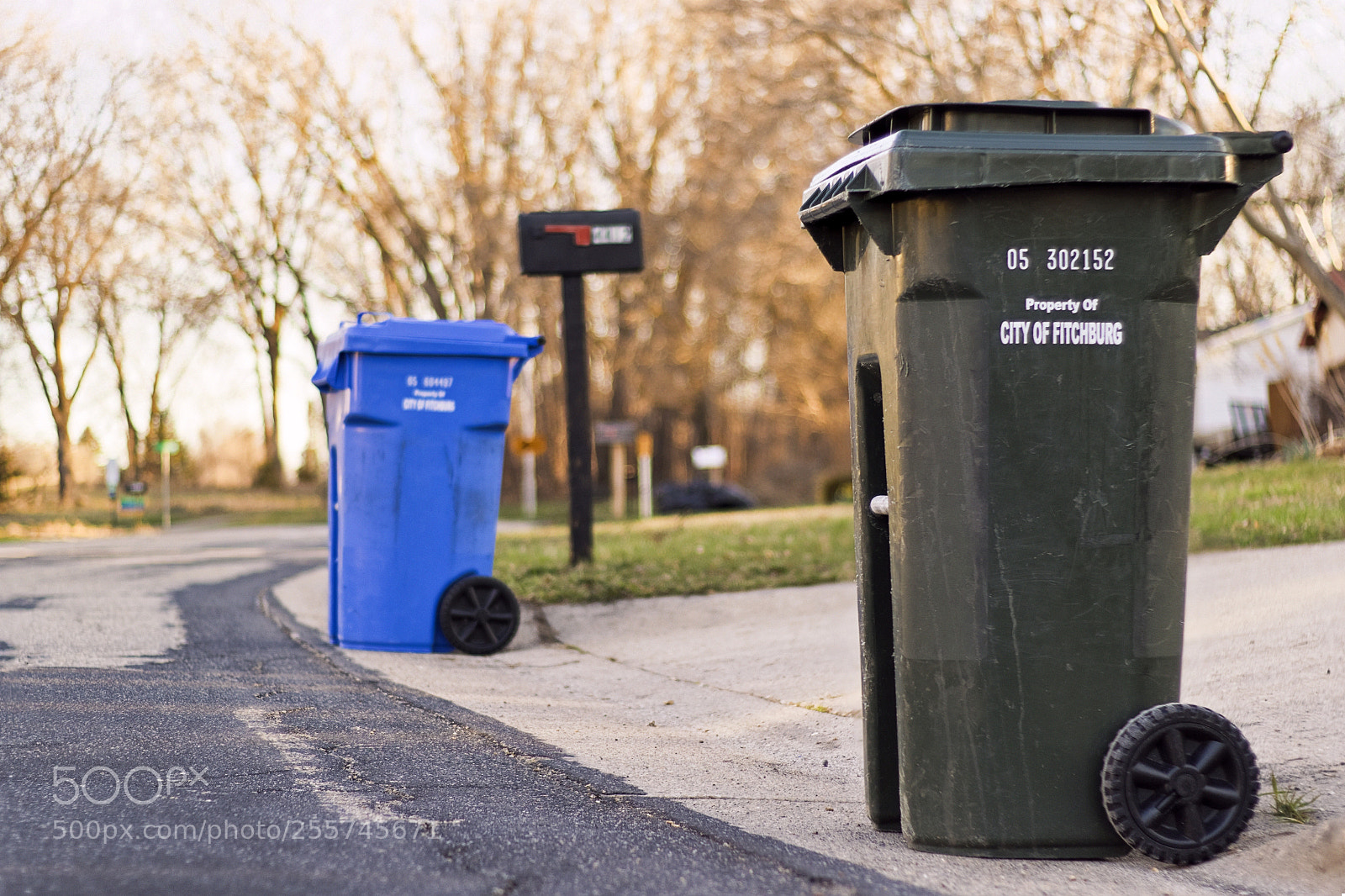 Canon EOS 7D Mark II sample photo. Trash day photography
