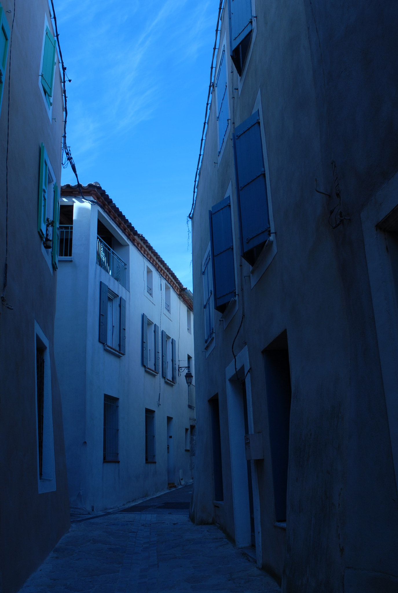 Nikon D200 sample photo. Blue street photography