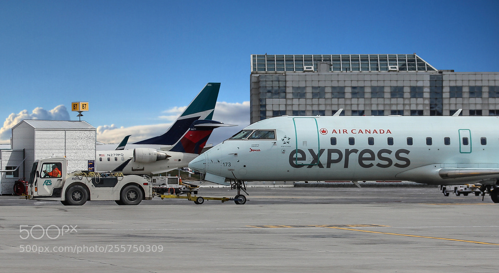 Canon EOS 550D (EOS Rebel T2i / EOS Kiss X4) sample photo. Air canada jazz photography