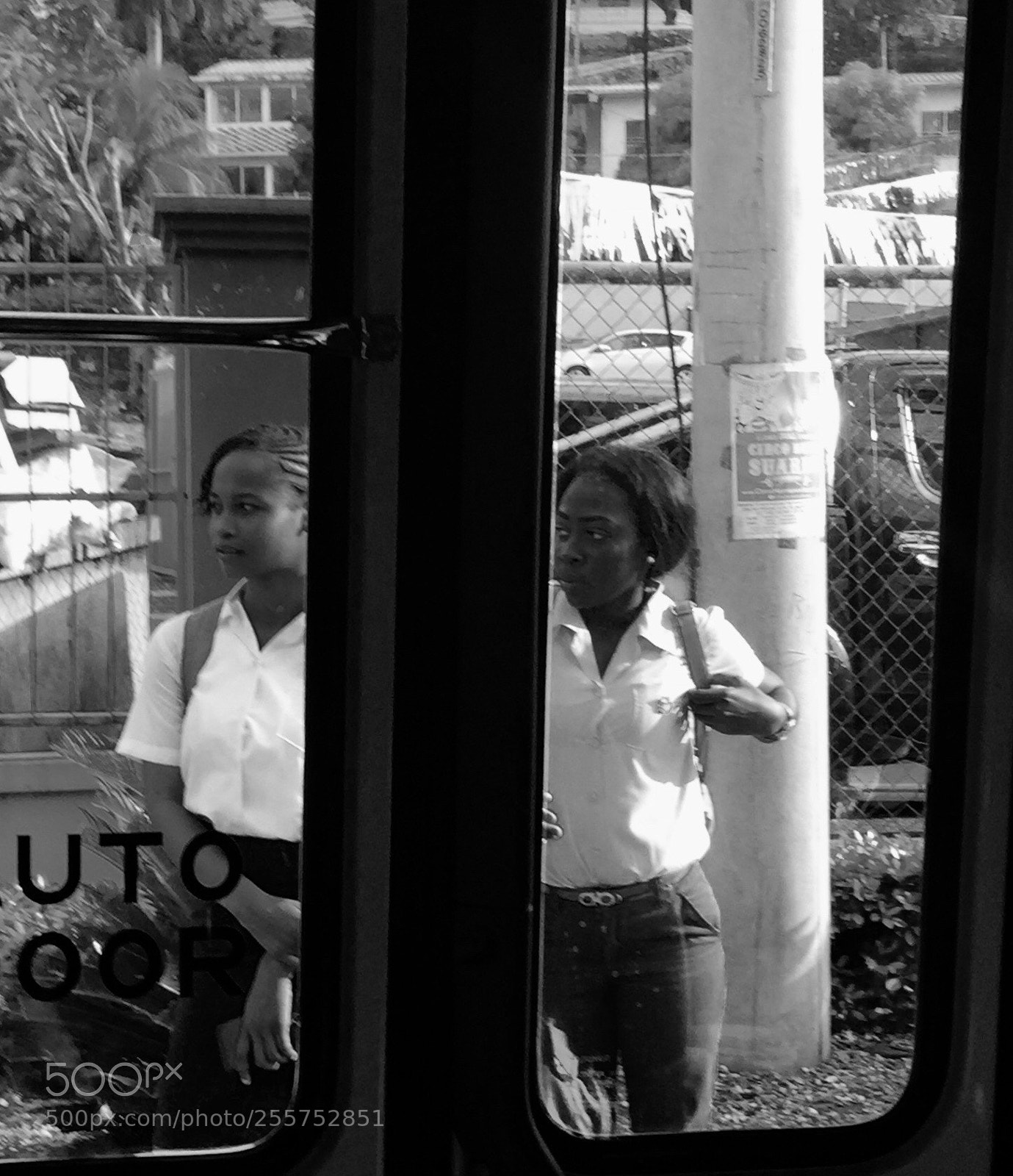 Apple iPhone 6 sample photo. Bus stop photography