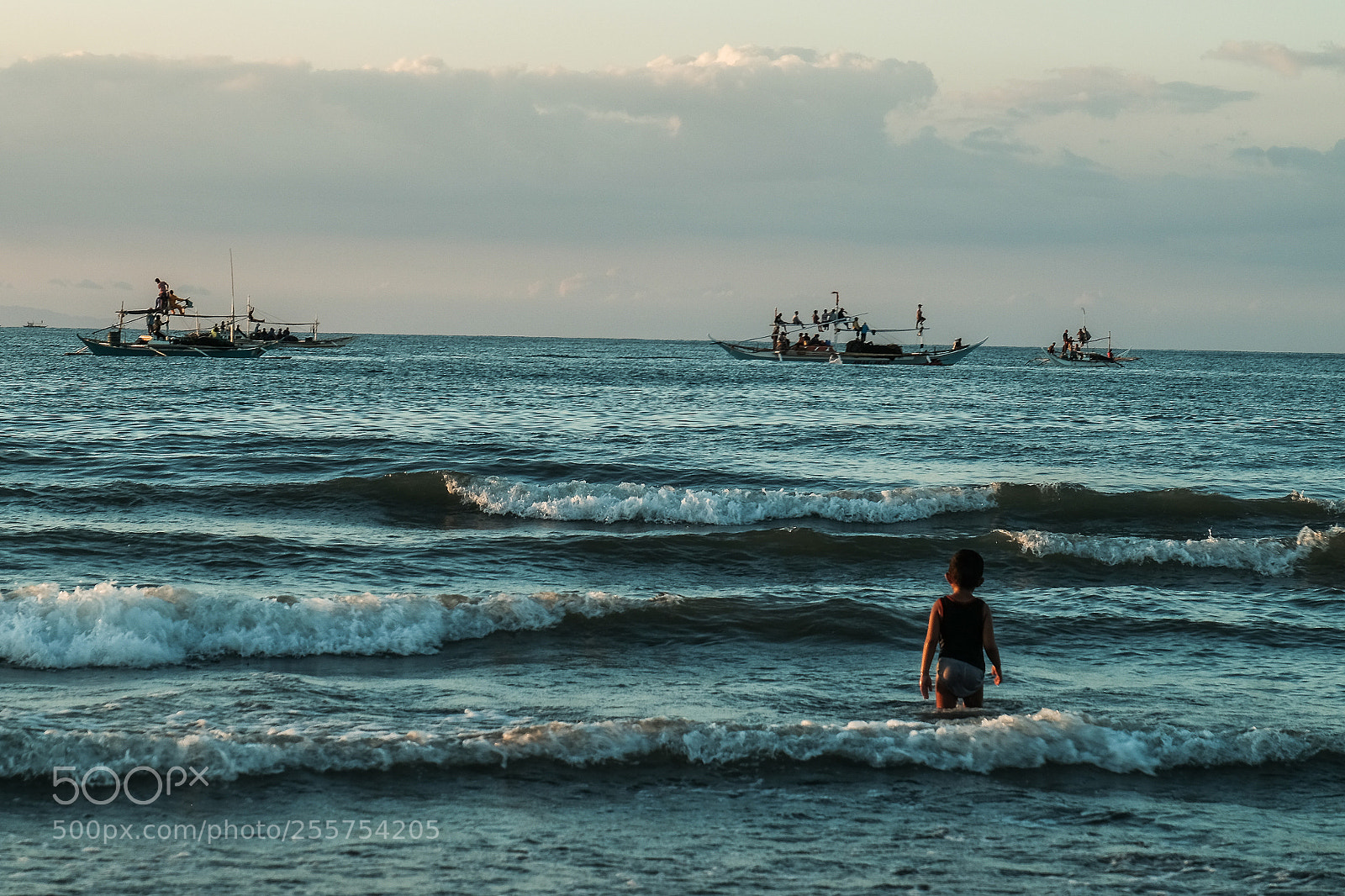 Fujifilm X-T10 sample photo. Watching the boats photography