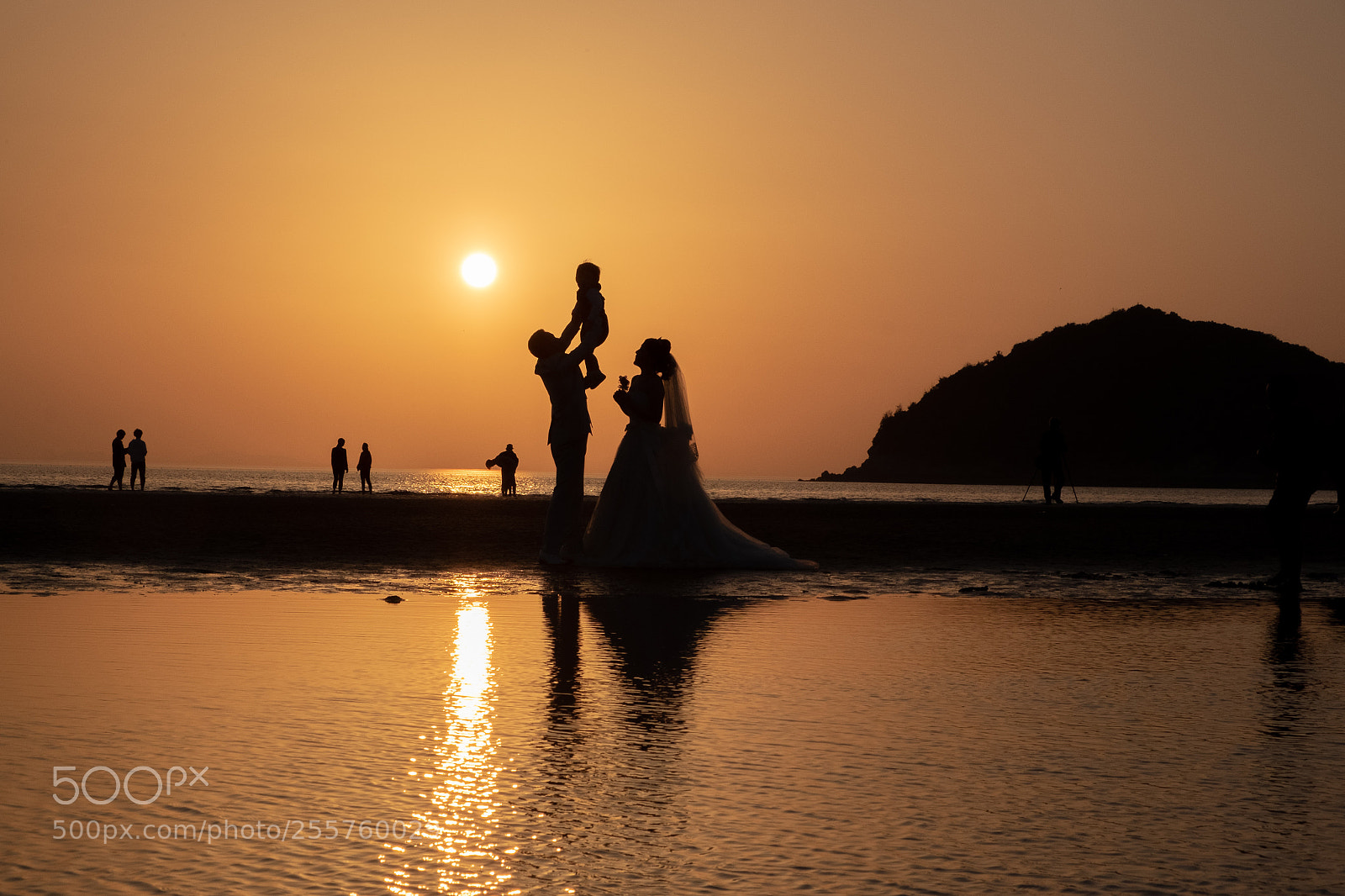 Fujifilm X-E2 sample photo. Touching wedding scene photography