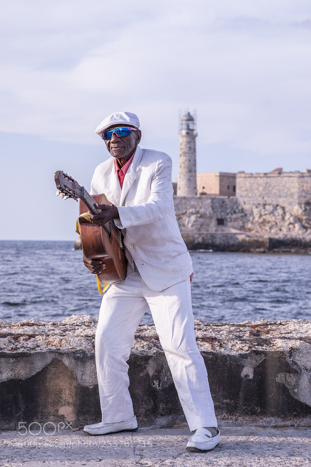 Canon EOS 5D Mark IV sample photo. Cuban son singer malecon photography