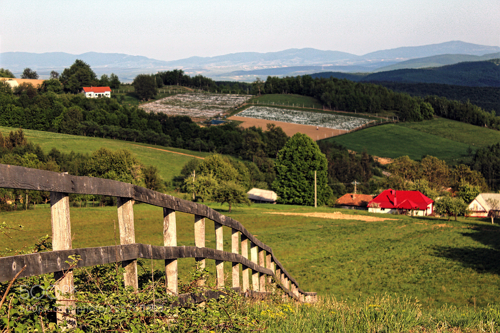 Canon EOS 1300D (EOS Rebel T6 / EOS Kiss X80) sample photo. Romanian country side photography