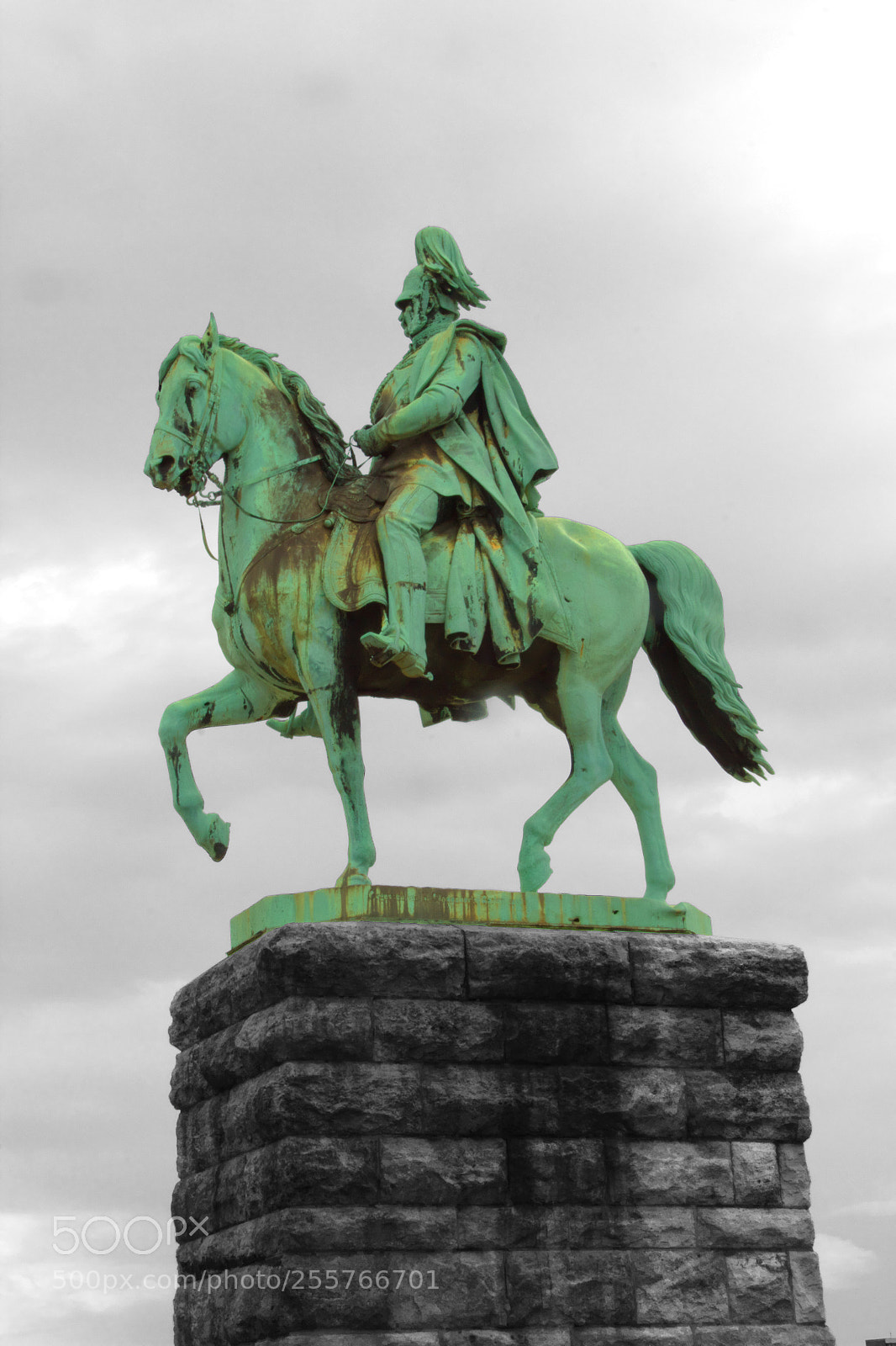 Canon EOS 550D (EOS Rebel T2i / EOS Kiss X4) sample photo. Statue photography