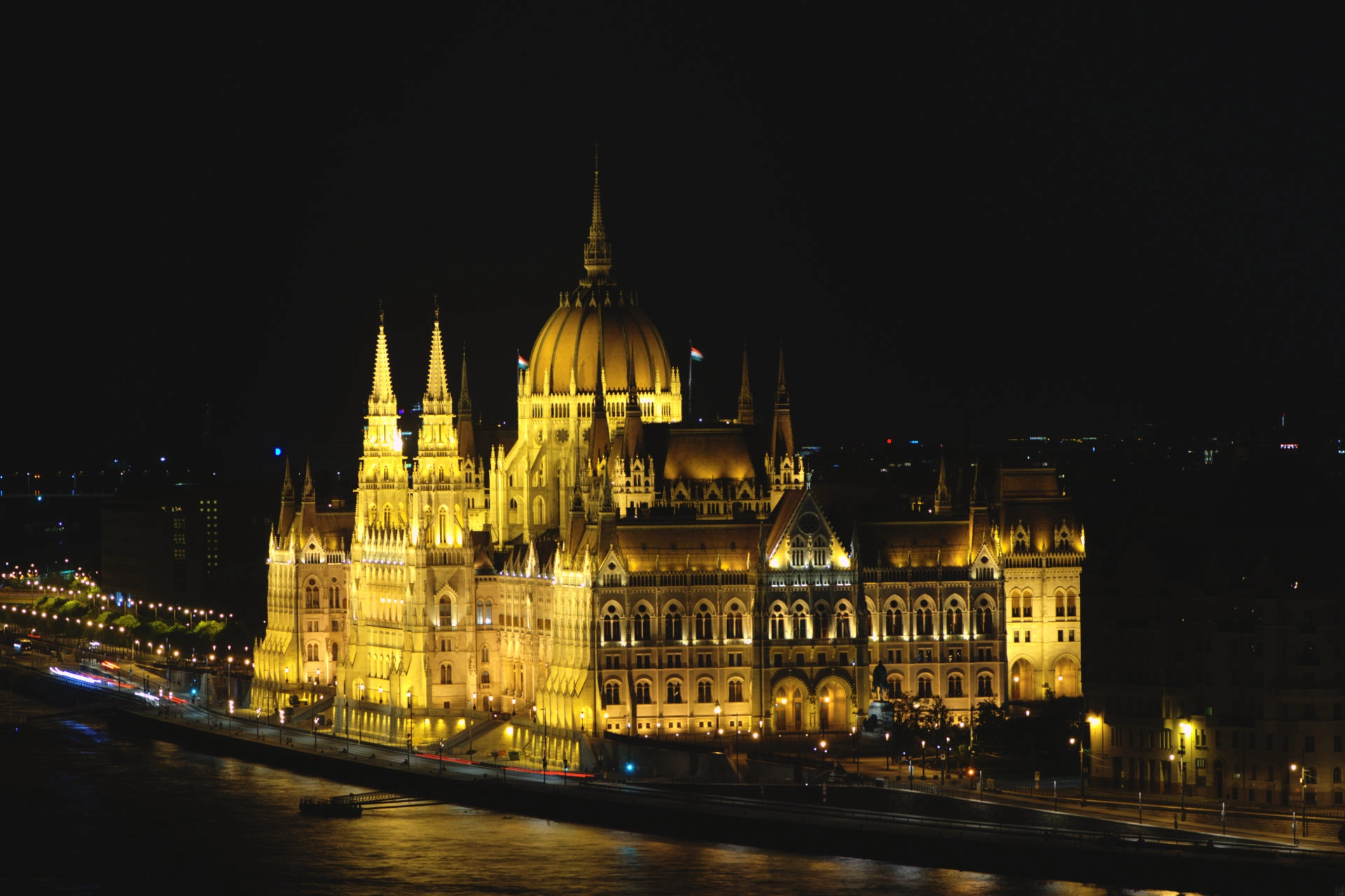 Nikon D3100 + Nikon AF-S Micro-Nikkor 105mm F2.8G IF-ED VR sample photo. Hungarian parliament building photography