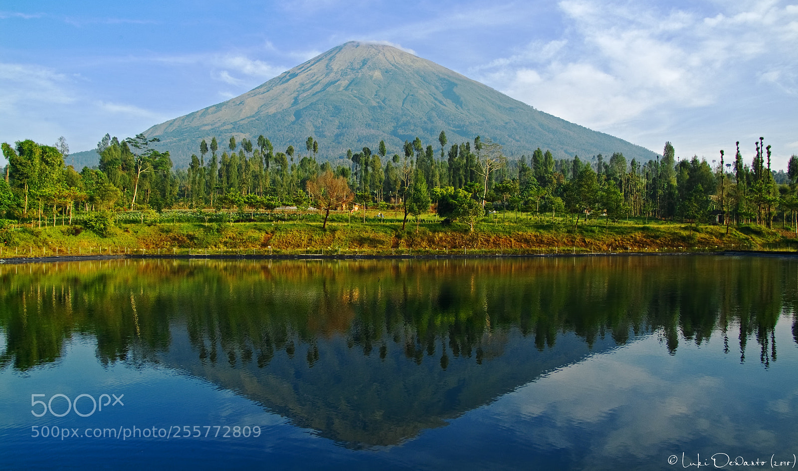 Fujifilm FinePix S3 Pro sample photo. Mt sindoro over lake photography