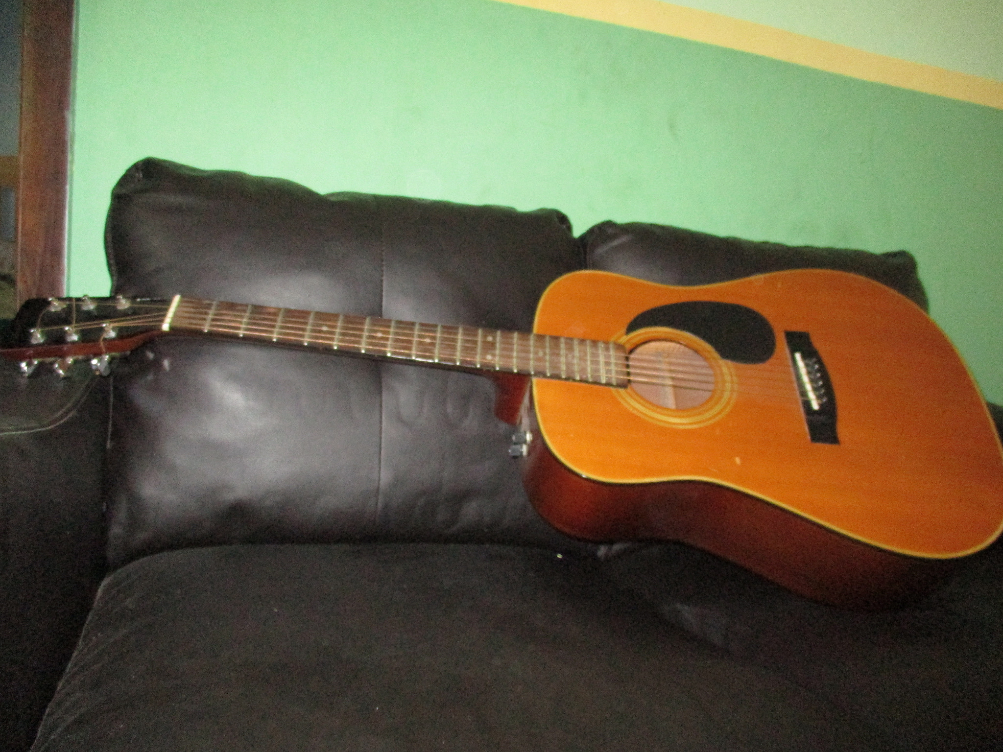 Canon IXUS 185 sample photo. Trees;guitar;urban photography
