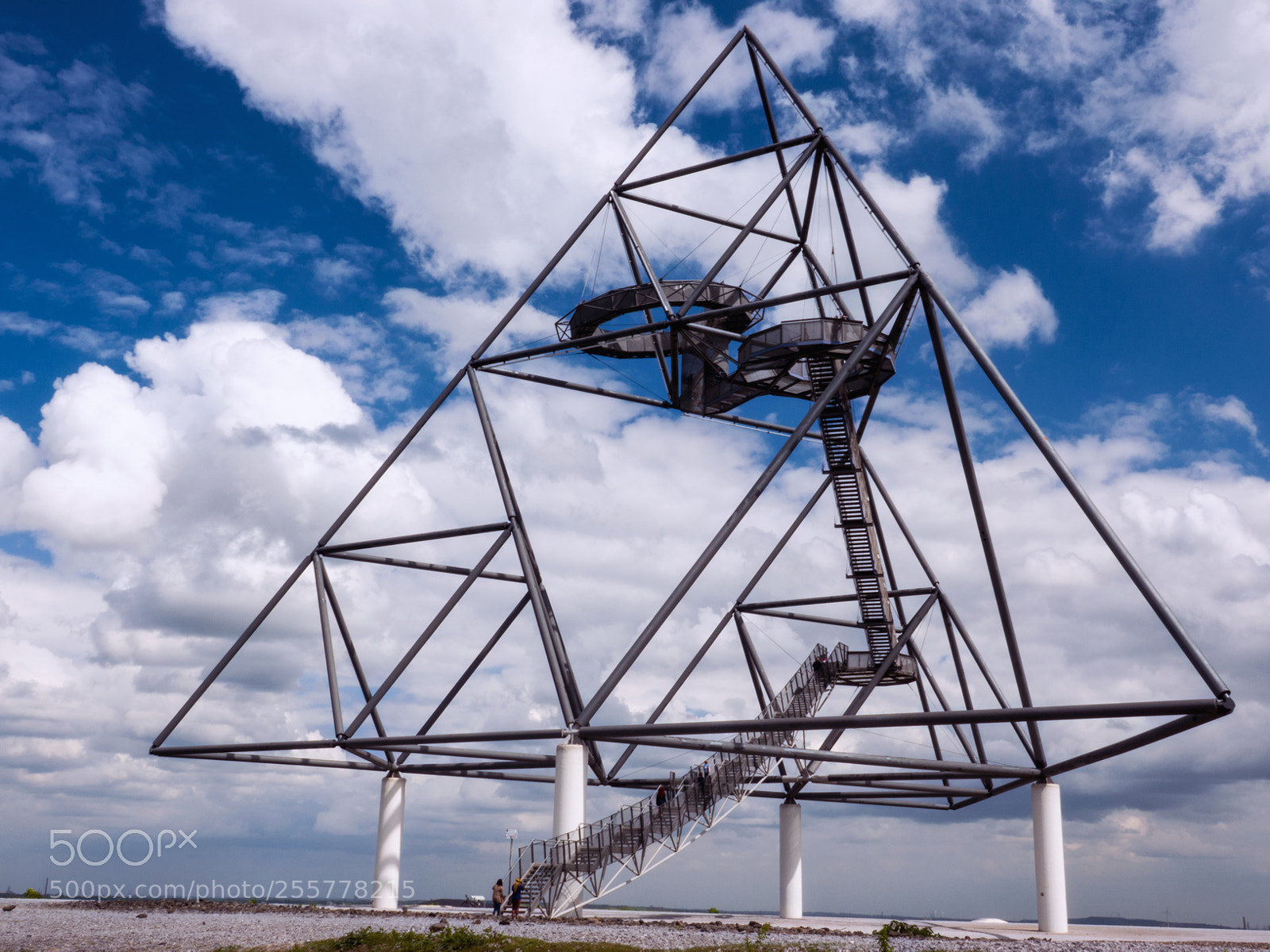 Sony Cyber-shot DSC-RX10 IV sample photo. ... am tetraeder ... photography