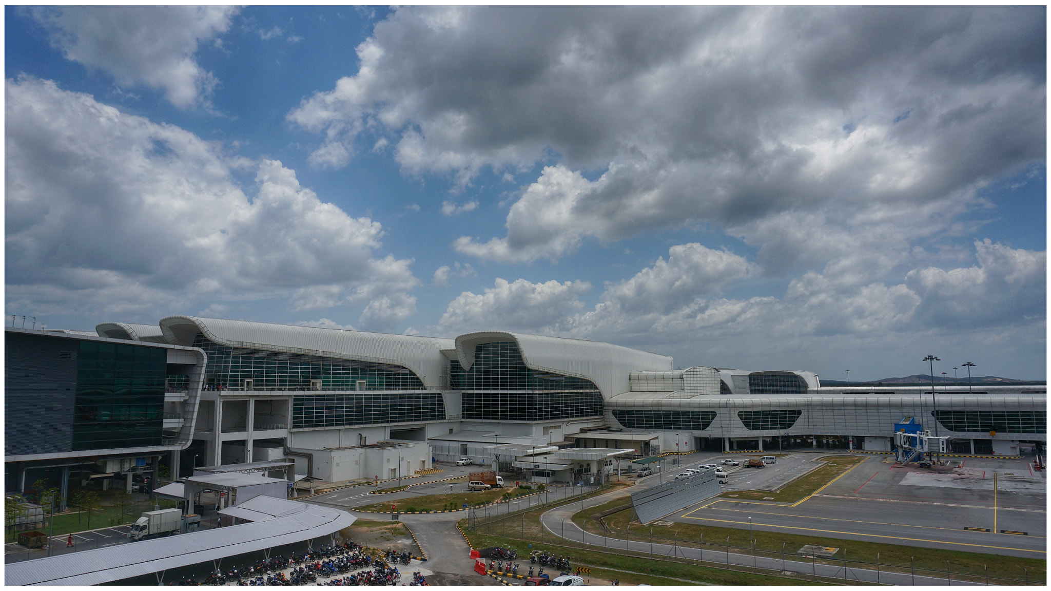 Sony Alpha NEX-5T sample photo. Airport photography