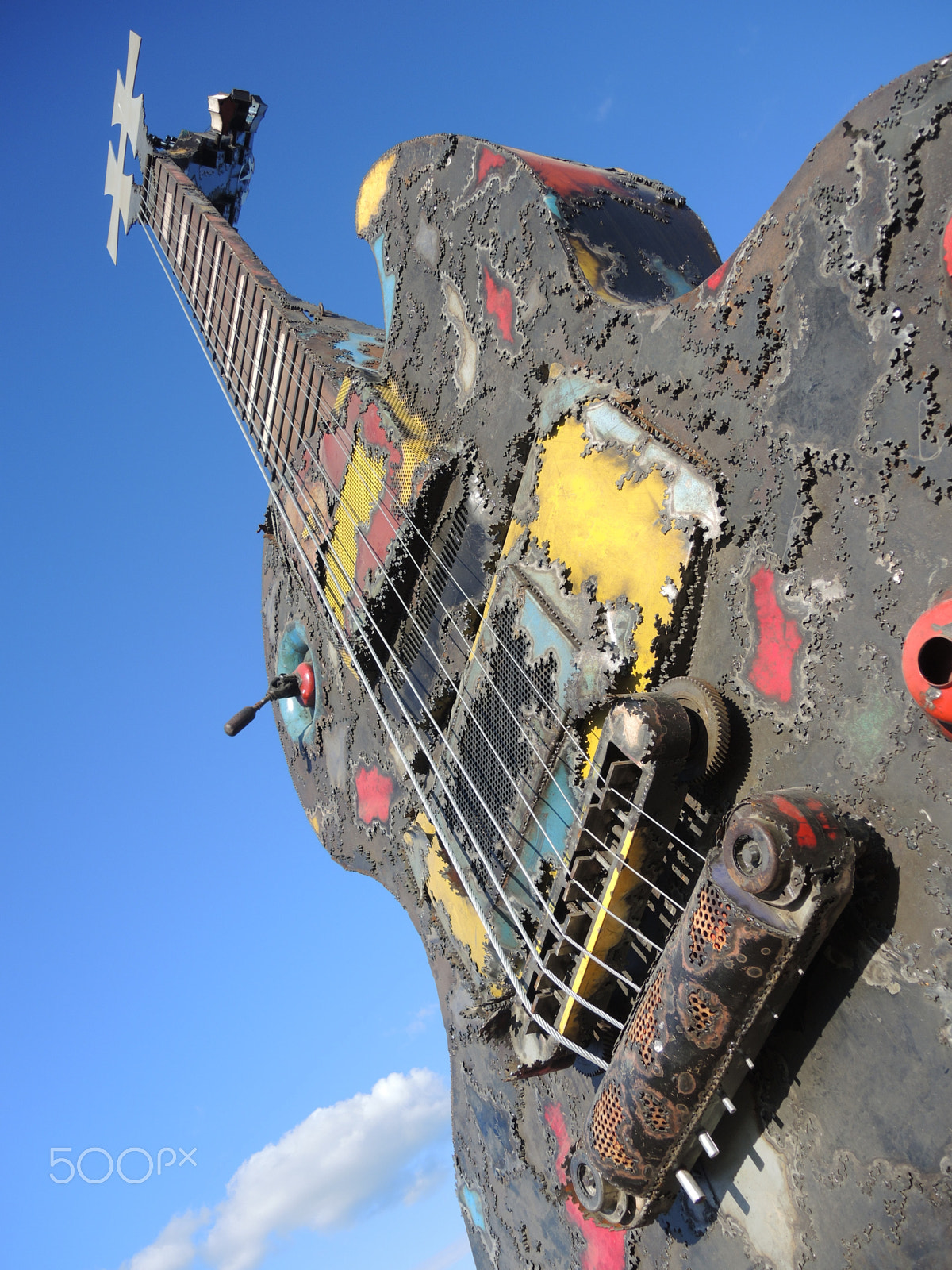 Nikon Coolpix P7700 sample photo. La guitare (hellfest) photography